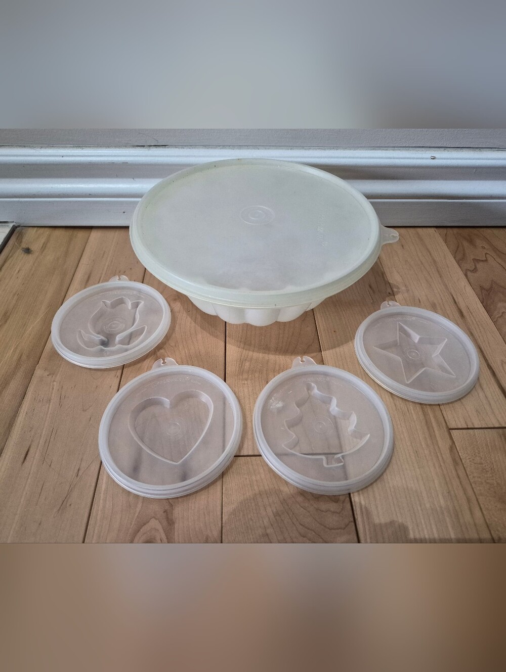 Vintage Tupperware Jello mold